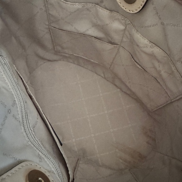 MICHAEL Michael Kors Tan Tote Bag with Gold Accents and Classic Shape - Picture 5 of 7